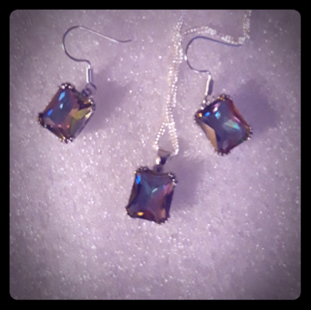 Necklace & matching earrings